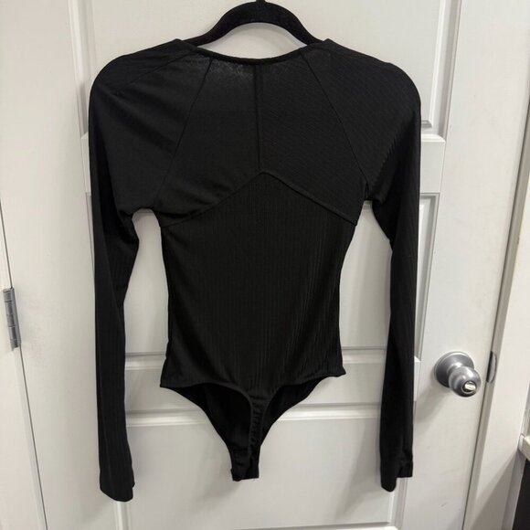 Free People Black Long Sleeve Bodysuit Size XS Lace Scallop Trim Neckline - Picture 2 of 4